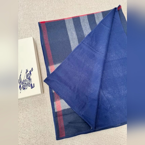 Burberry Blue Reversible Check Cape - Picture 9 of 9